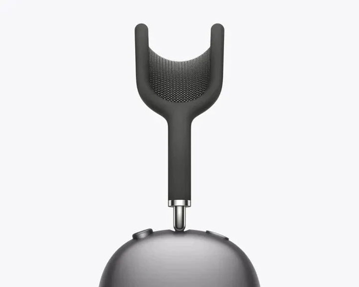 Hvide trådløse hovedtelefoner med Bluetooth og aktiv støjreduktion. Ideel til audioentusiaster, der søger ro og klar lyd.