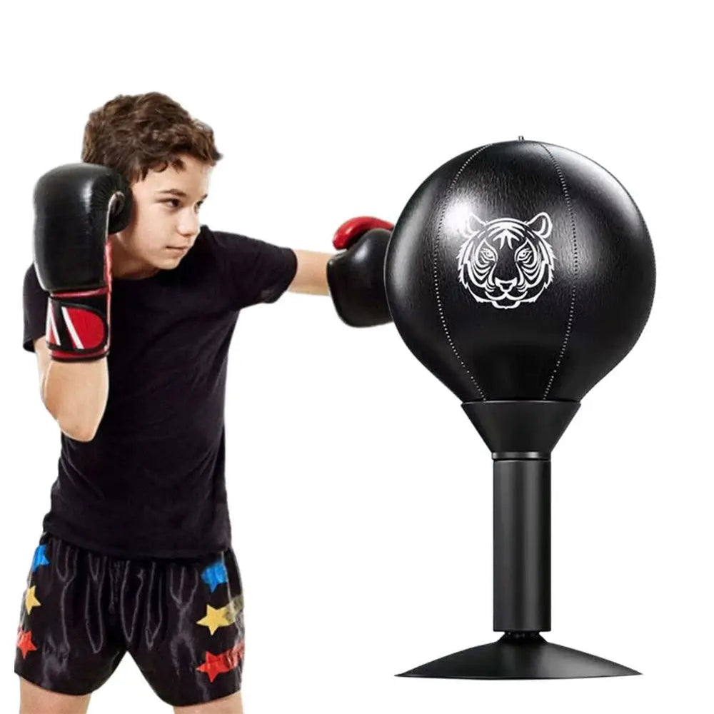 Boksebold med tigerdesign, perfekt til fitness, koordination og familieaktivitet.