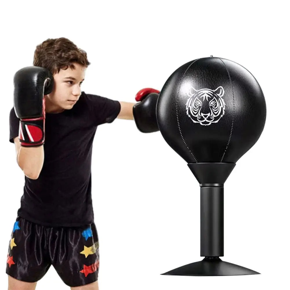 Boksebold med tigerdesign, perfekt til fitness, koordination og familieaktivitet.