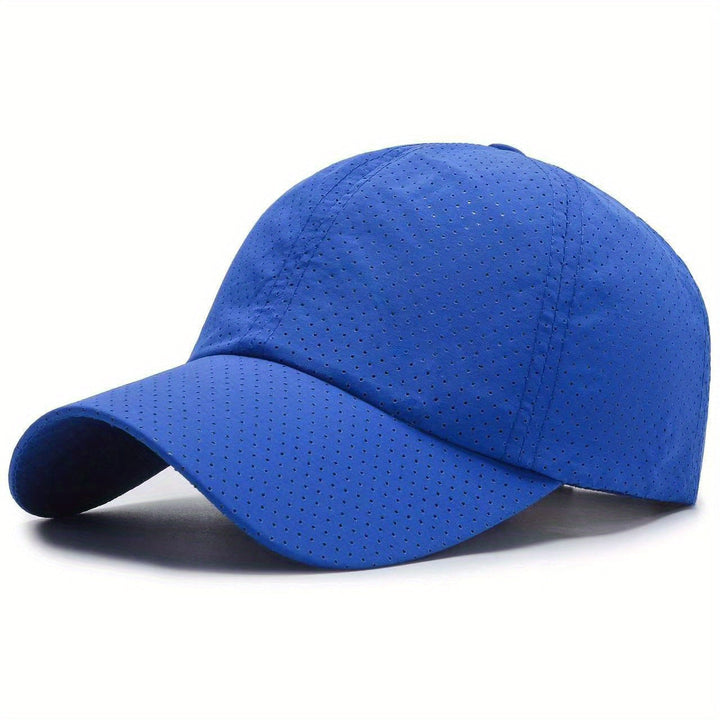 Outdoor kasket med solbeskyttelse og ventilerende mesh for komfort.