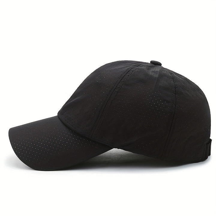 Sportskasket med mesh for optimal luftgennemstrømning og solbeskyttelse.