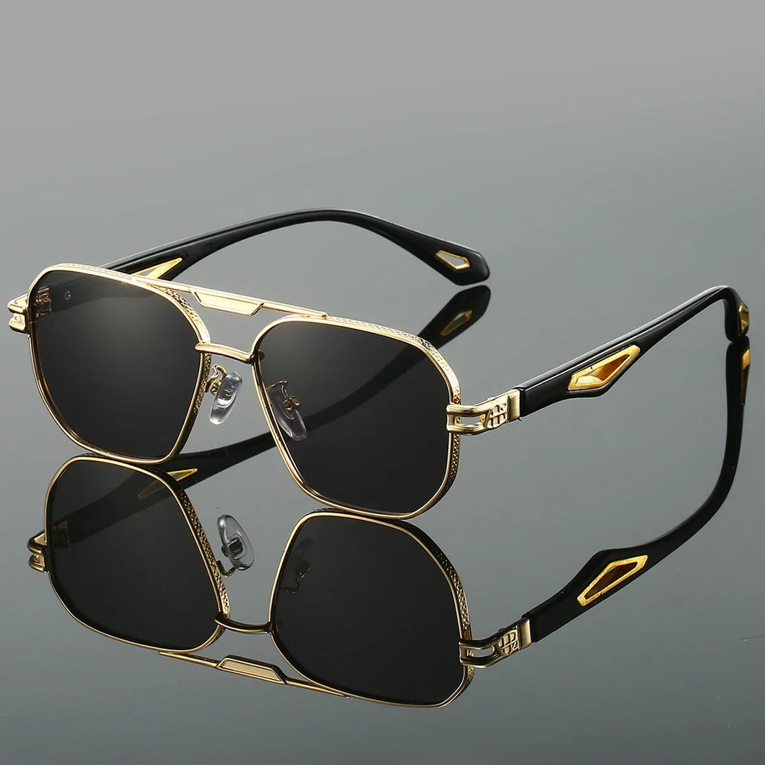 Unisex solbriller med UV400 beskyttelse, anti-refleks glas og stilfuldt metalstel.