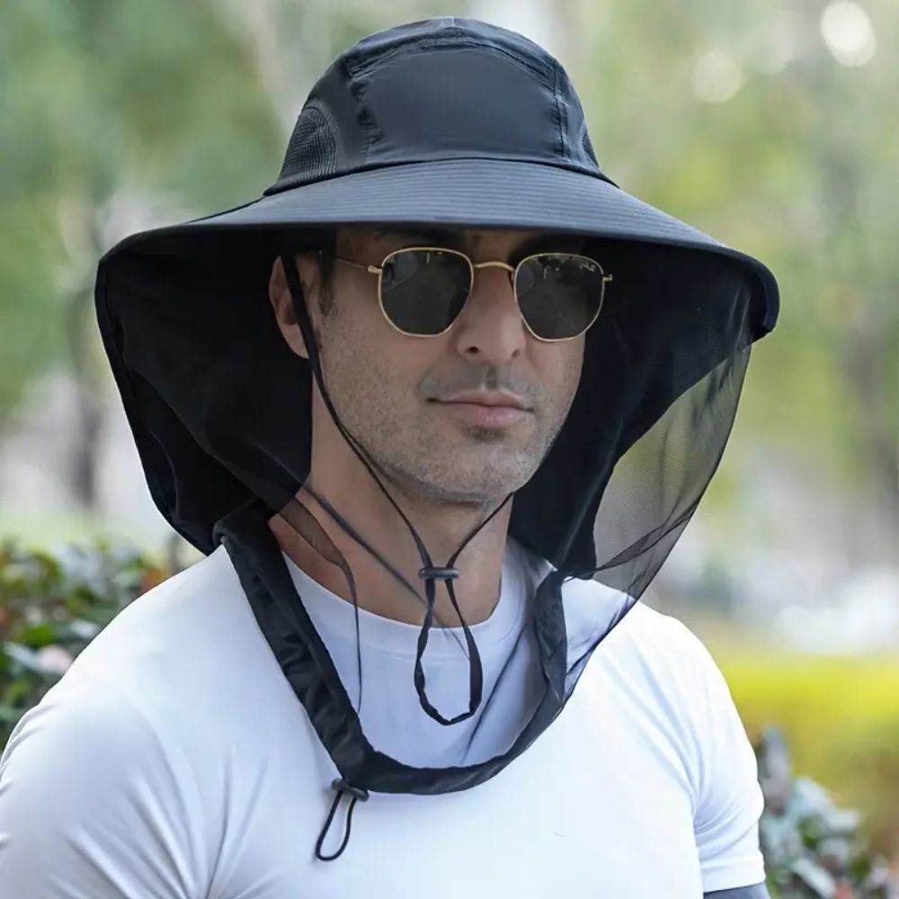 Unisex solhat med UV-beskyttelse og integreret myggenet, perfekt til udendørs eventyr & aktiviteter.