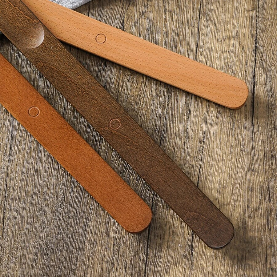 Æstetisk træskohorn med magnetisk ophæng. Tilføj et strejf af nordisk design til din entré.