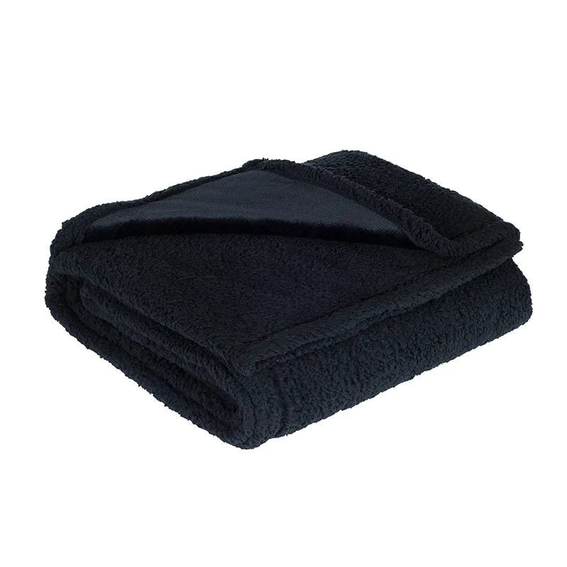 Komfortabelt vandtæt tæppe, perfekt til at beskytte din seng eller sofa. Skaber hygge og renlighed i hjemmet.