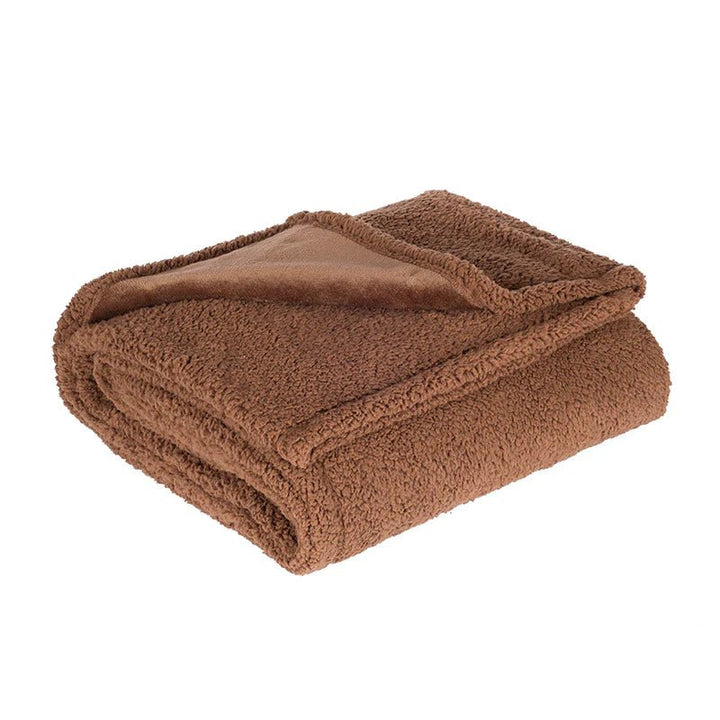 Slidstærkt vandtæt tæppe i elegant design. Ideelt for beskyttelse af seng og sofa, sikrer langvarig komfort og stil.