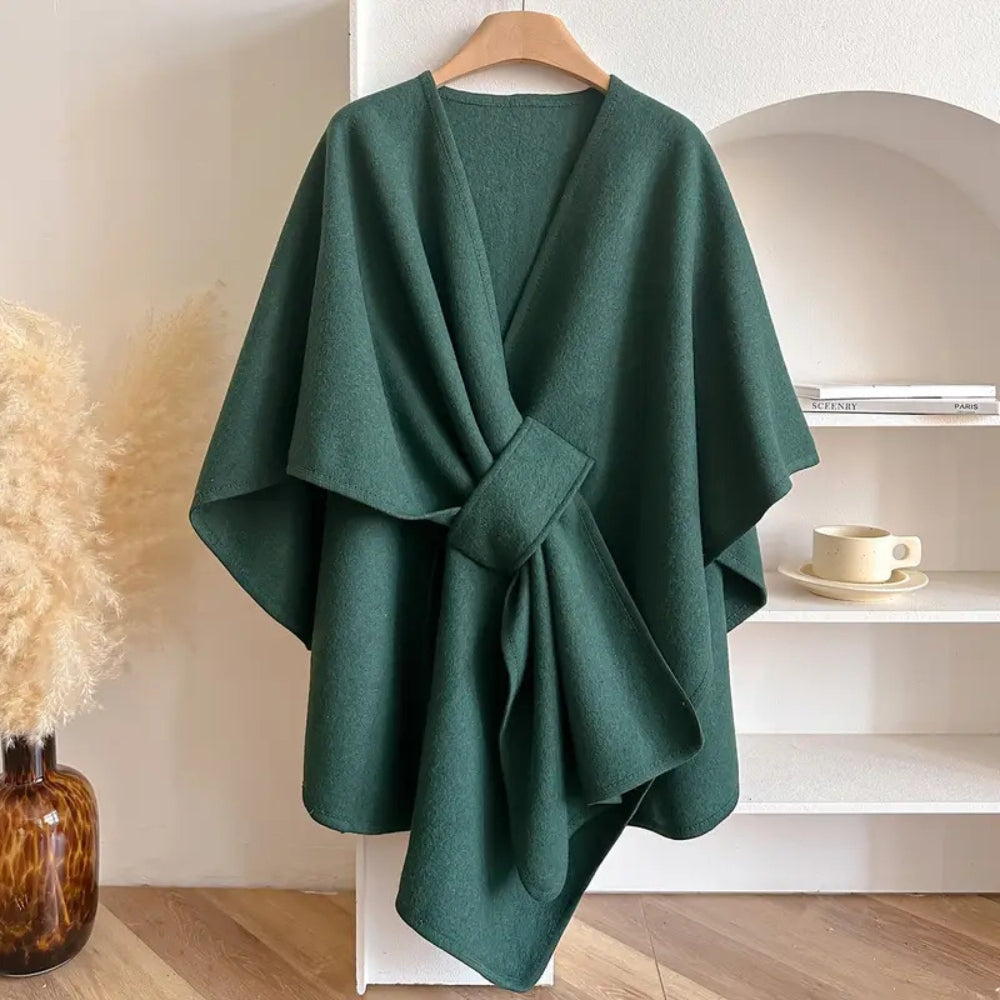 Luksuriøs vindtæt poncho for kvinder. Elegant og varm sjalfrakke i mikrofiber, perfekt til mode-overtøj.