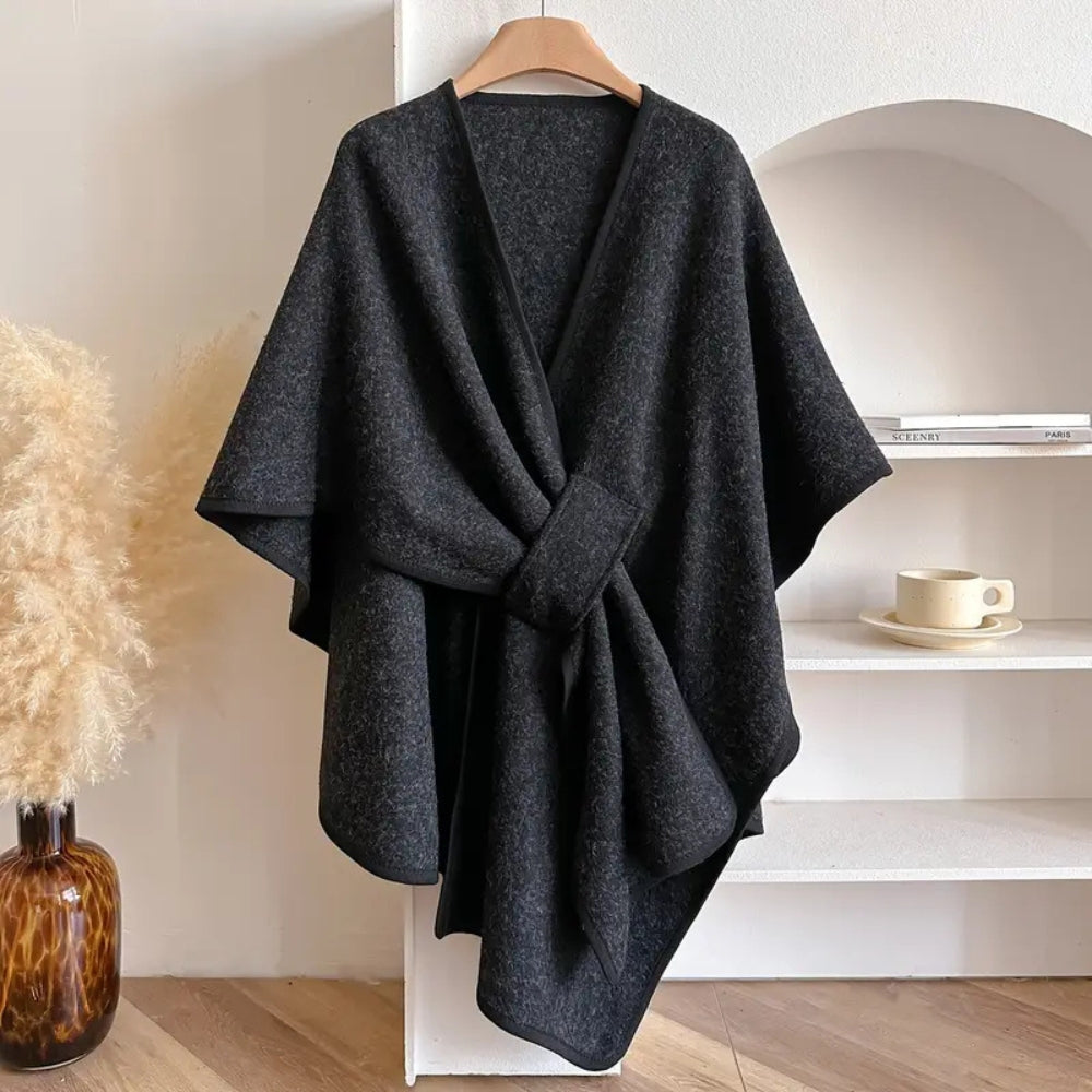 Vindtæt poncho/sjalfrakke til kvinder. Varmt, elegant mikrofiber overtøj til efterår og vinter.